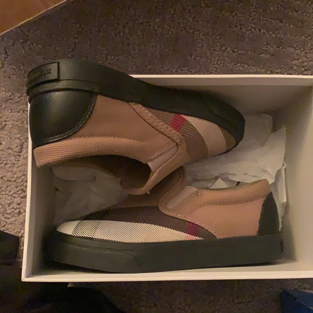 Burberry shoes new
